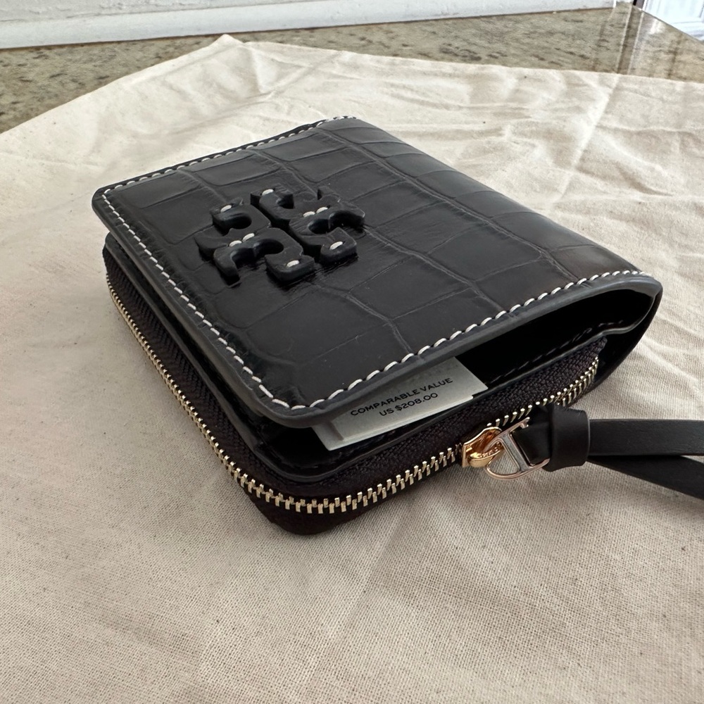 New Tory Burch Thea Embossed Bi Fold Wallet Dark Mahogany Gold Brown - Picture 2 of 6